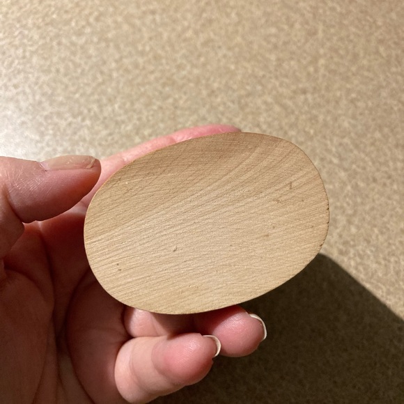 Trinket Box Enameled Mother of Pearl Inlaid, Wooden, Red fabric inside - Picture 8 of 8